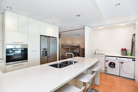 Breeze Beachfront Apartment - Accommodation 4U 6