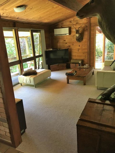 Hilltop - Accommodation 4U 3