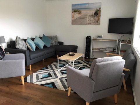 Windsor Gardens Home - Accommodation 4U 6