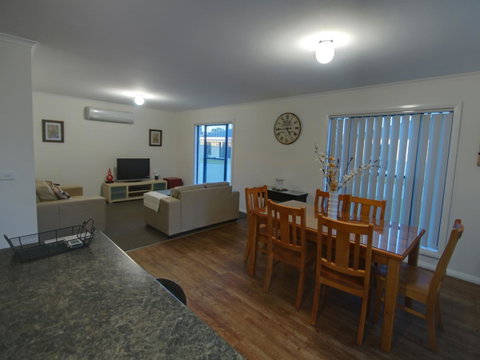 DBJ Holiday Units - Accommodation 4U 3