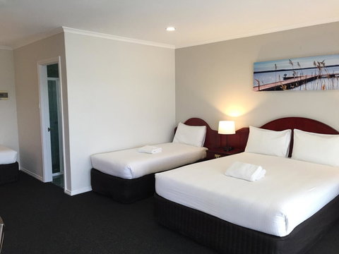 Hilton Beachfront Motel - Accommodation 4U 20