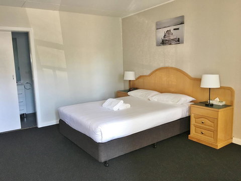 Hilton Beachfront Motel - Accommodation 4U 31