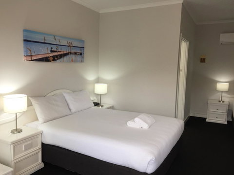 Hilton Beachfront Motel - Accommodation 4U 5