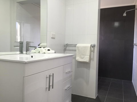 Hilton Beachfront Motel - Accommodation 4U 37