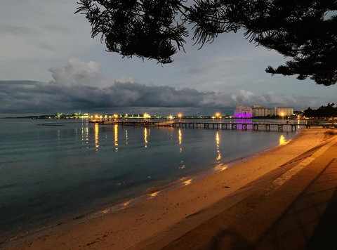 Hilton Beachfront Motel - Accommodation 4U 10