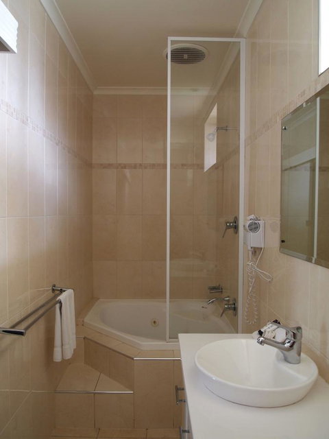 Hilton Beachfront Motel - Accommodation 4U 44