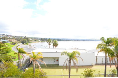 The Bluff Resort Apartments - Accommodation 4U 26