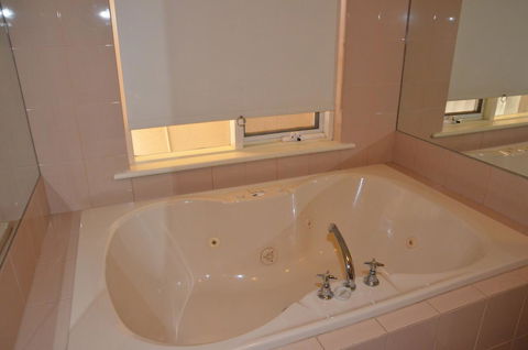 The Bluff Resort Apartments - Accommodation 4U 37