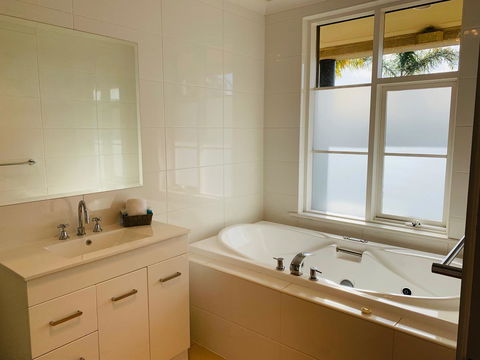 The Bluff Resort Apartments - Accommodation 4U 3