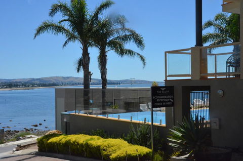 The Bluff Resort Apartments - Accommodation 4U 12