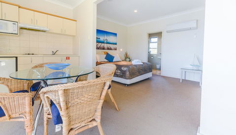 The Bluff Resort Apartments - Accommodation 4U 7