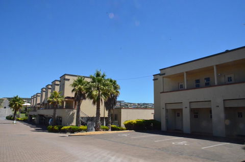 The Bluff Resort Apartments - Accommodation 4U 23