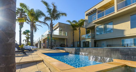 The Bluff Resort Apartments - Accommodation 4U 11
