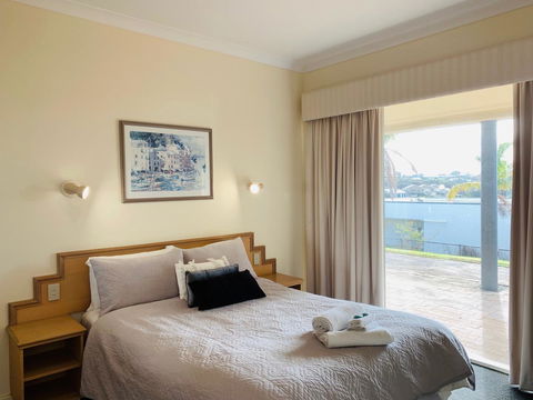 The Bluff Resort Apartments - Accommodation 4U 2