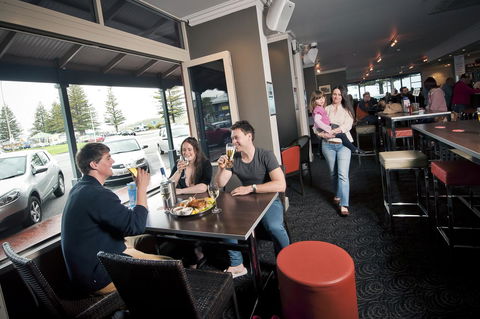 Nightcap At Hotel Victor - Accommodation 4U 21