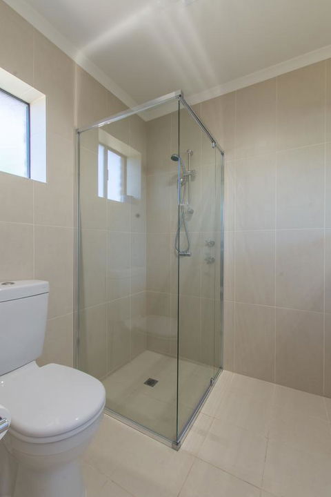 Mick O\'Sheas - Accommodation 4U 23