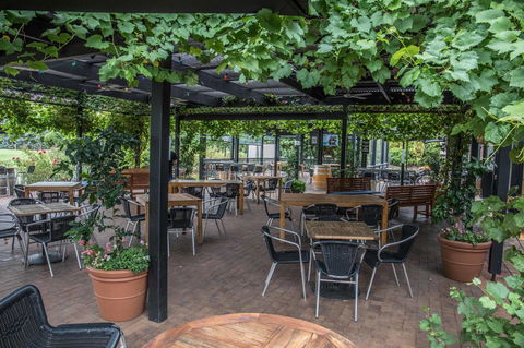 Mick O\'Sheas - Accommodation 4U 38