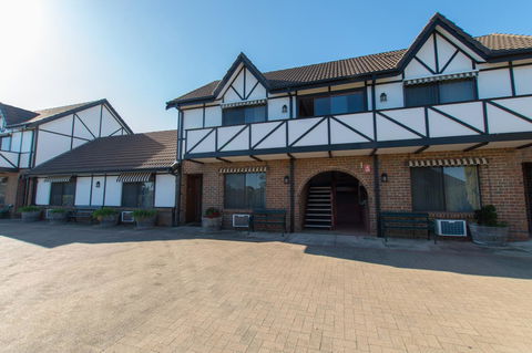 Mick O\'Sheas - Accommodation 4U 36