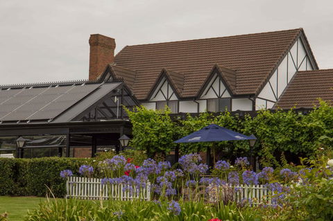 Mick O\'Sheas - Accommodation 4U 37