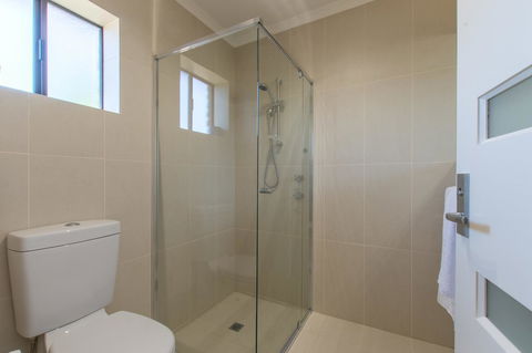 Mick O\'Sheas - Accommodation 4U 24