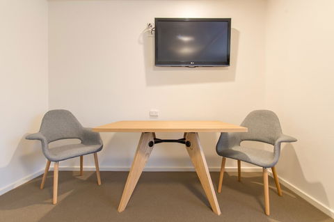 Mick O\'Sheas - Accommodation 4U 8