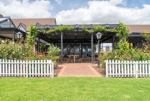 Mick O\'Sheas - Accommodation 4U 39