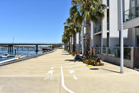 Breakwater Apartment - Accommodation 4U 5