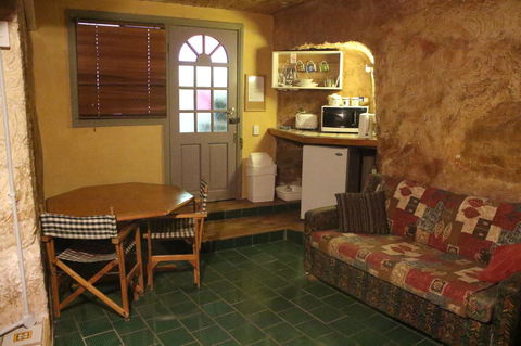 The Underground Motel - Accommodation 4U 1