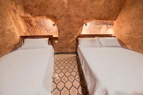 The Underground Motel - Accommodation 4U 6