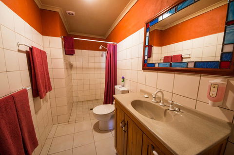 The Underground Motel - Accommodation 4U 10