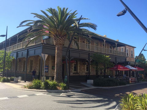 Grosvenor Hotel - Accommodation 4U 0