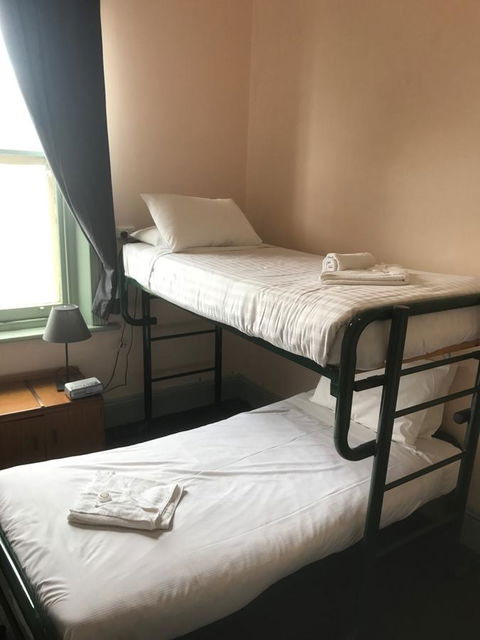 Grosvenor Hotel - Accommodation 4U 8