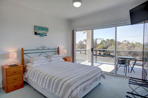 Bay Bliss - Accommodation 4U 12