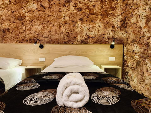 The Lookout Cave Underground Motel - Accommodation 4U 2