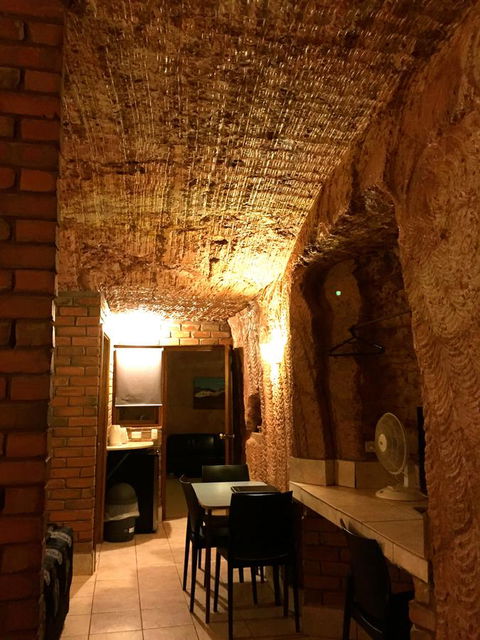 The Lookout Cave Underground Motel - Accommodation 4U 19