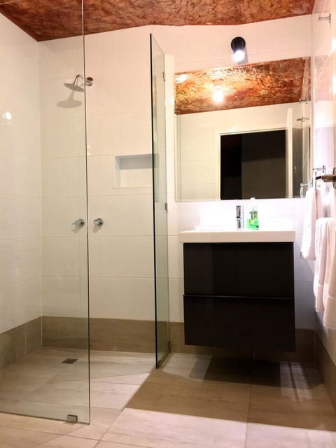 The Lookout Cave Underground Motel - Accommodation 4U 11
