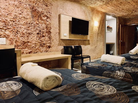The Lookout Cave Underground Motel - Accommodation 4U 3
