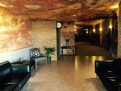 The Lookout Cave Underground Motel - Accommodation 4U 18