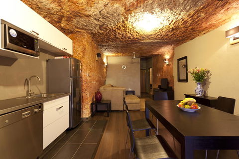 The Lookout Cave Underground Motel - Accommodation 4U 21