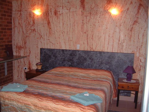 Radeka Downunder Underground Motel - Accommodation 4U 1