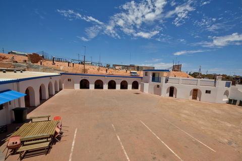 Radeka Downunder Underground Motel - Accommodation 4U 11