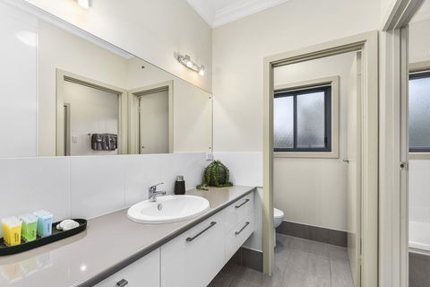 Accommodation On Lansell 2 - Accommodation 4U 10