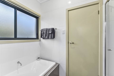 Accommodation On Lansell 2 - Accommodation 4U 11