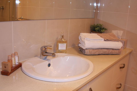 C And C Tanunda - Accommodation 4U 7