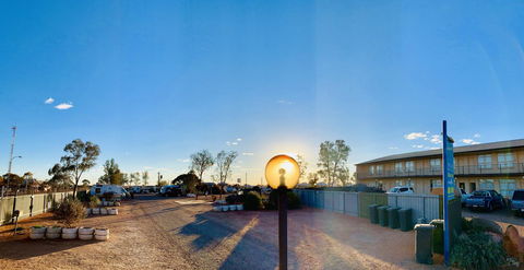 Opal Inn Hotel, Motel, Caravan Park - Accommodation 4U 42