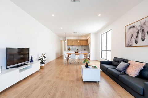 Brand New Affordable Luxury 3 Bedroom 3 Bathrooms House Close To Adelaide City, Chinatown, Beach, Adelaide Airport - Accommodation 4U 5