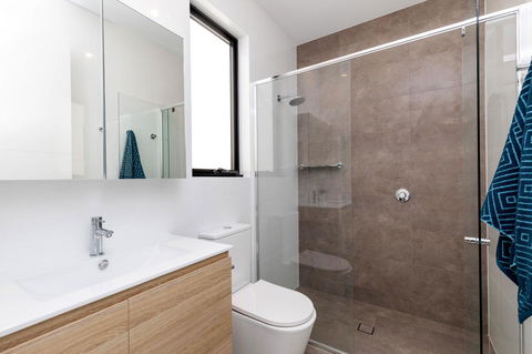 Brand New Affordable Luxury 3 Bedroom 3 Bathrooms House Close To Adelaide City, Chinatown, Beach, Adelaide Airport - Accommodation 4U 10
