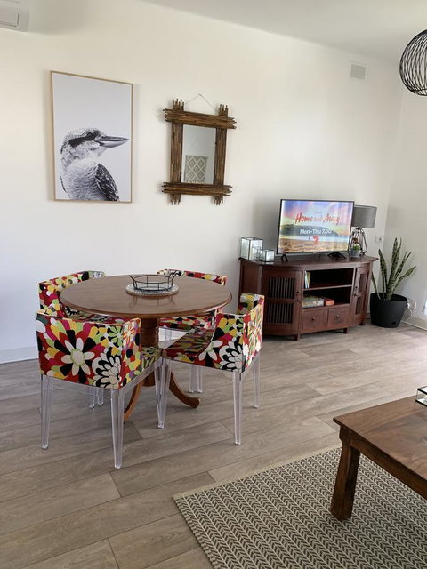 Sunshine Four - Accommodation 4U 3