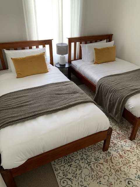 Sunshine Four - Accommodation 4U 36