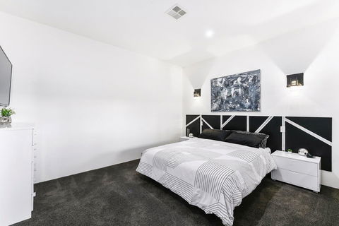 KENNEDY EXECUTIVE TOWNHOUSE - Accommodation 4U 2